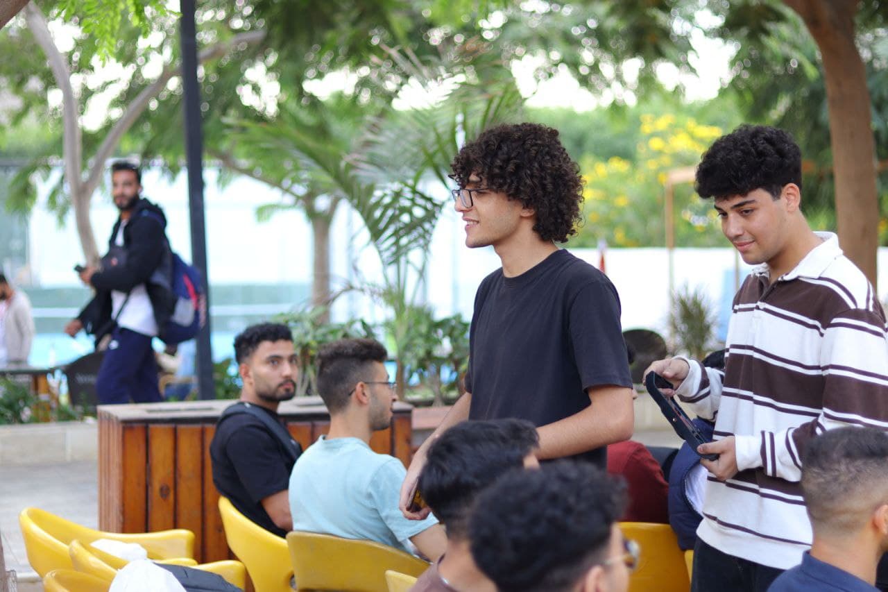 Rally Tanta students connecting outdoors