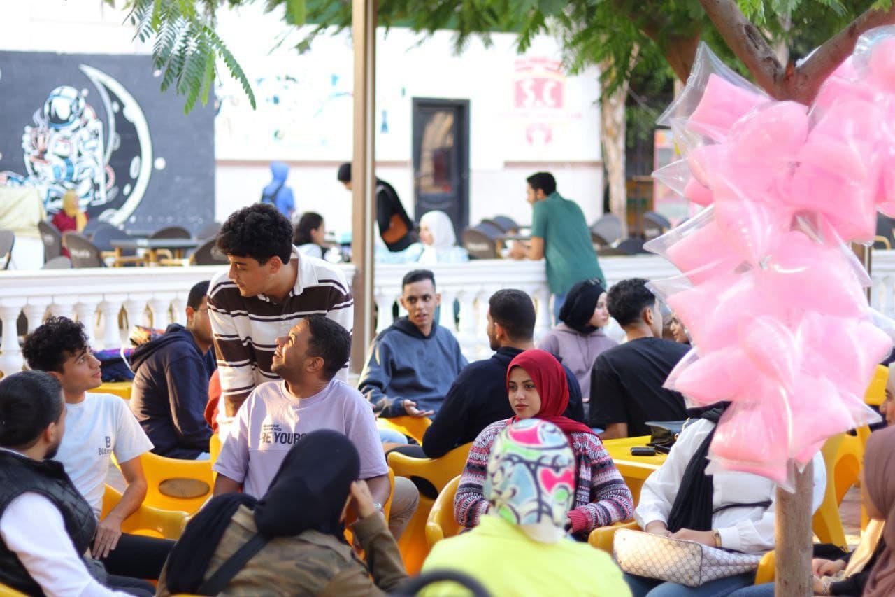 Students connecting during a Rally community day